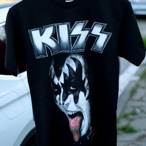 Kiss Graphic Tee